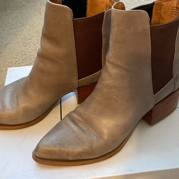 Seychelles Tan and Brown Ankle Boots - Picture 3 of 8